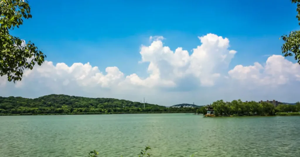 "Comparison of Sky Lagoon and Blue Lagoon landscapes."